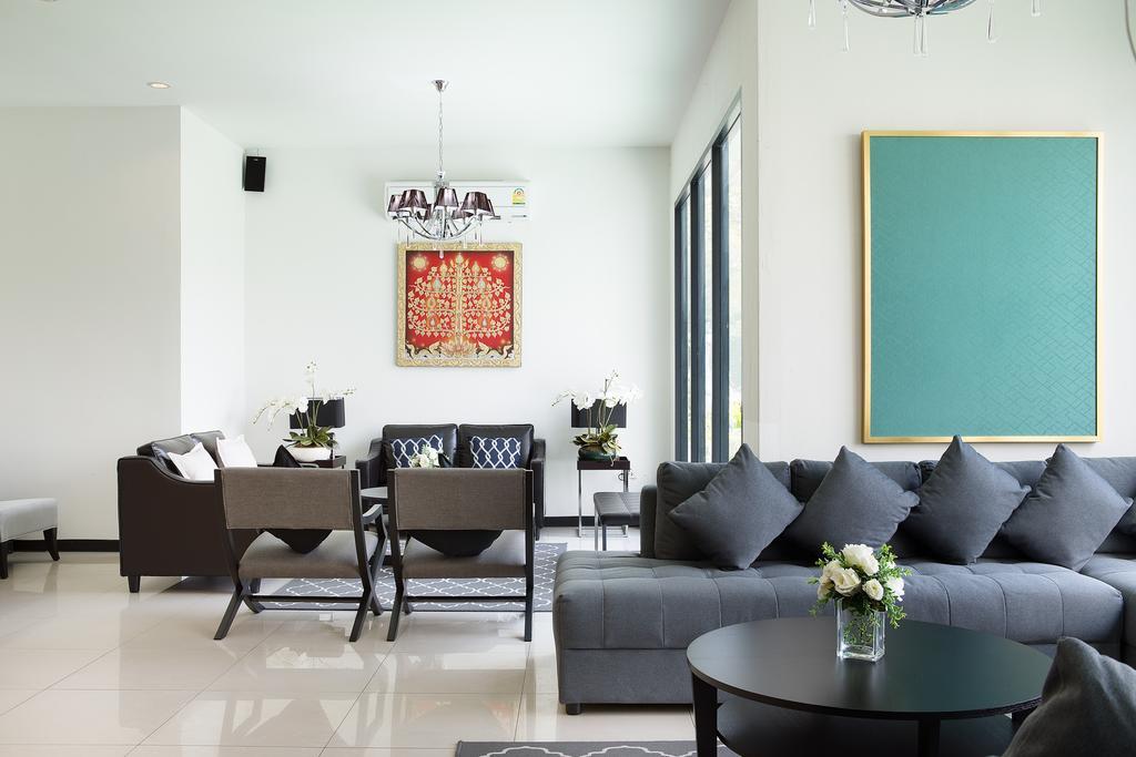 The Capital Resort @ Sukhumvit 50 Bangkok Luaran gambar A living room in a condominium