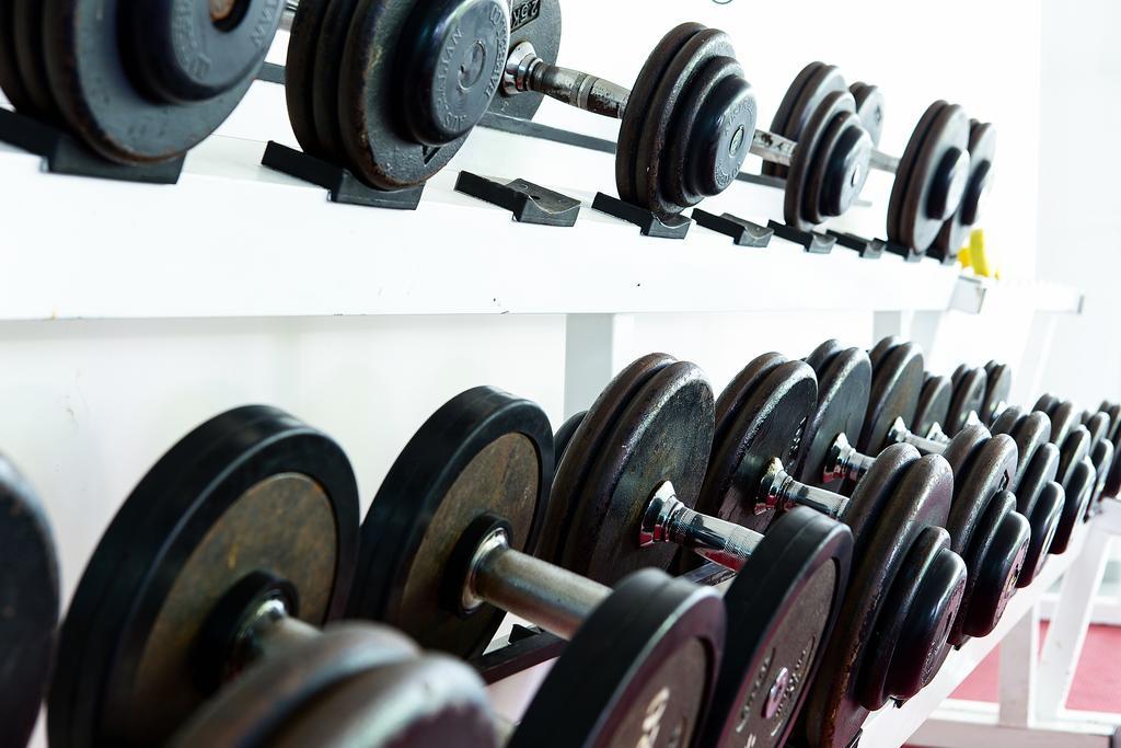 The Capital Resort @ Sukhumvit 50 Bangkok Luaran gambar Dumbbells