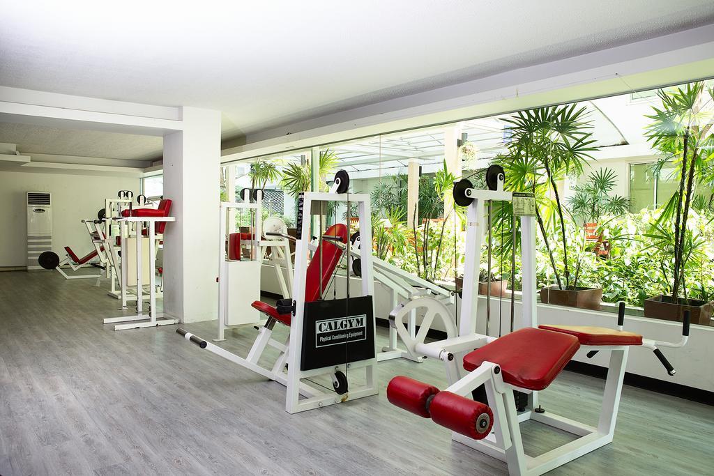 The Capital Resort @ Sukhumvit 50 Bangkok Luaran gambar A gym in a hotel