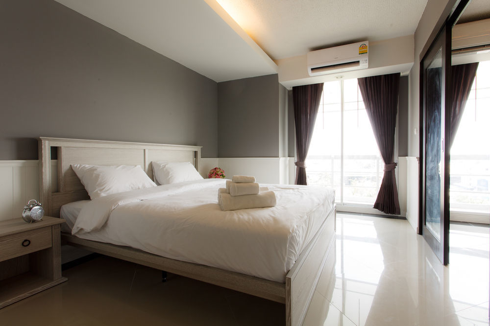 The Capital Resort @ Sukhumvit 50 Bangkok Luaran gambar A bedroom in a hotel