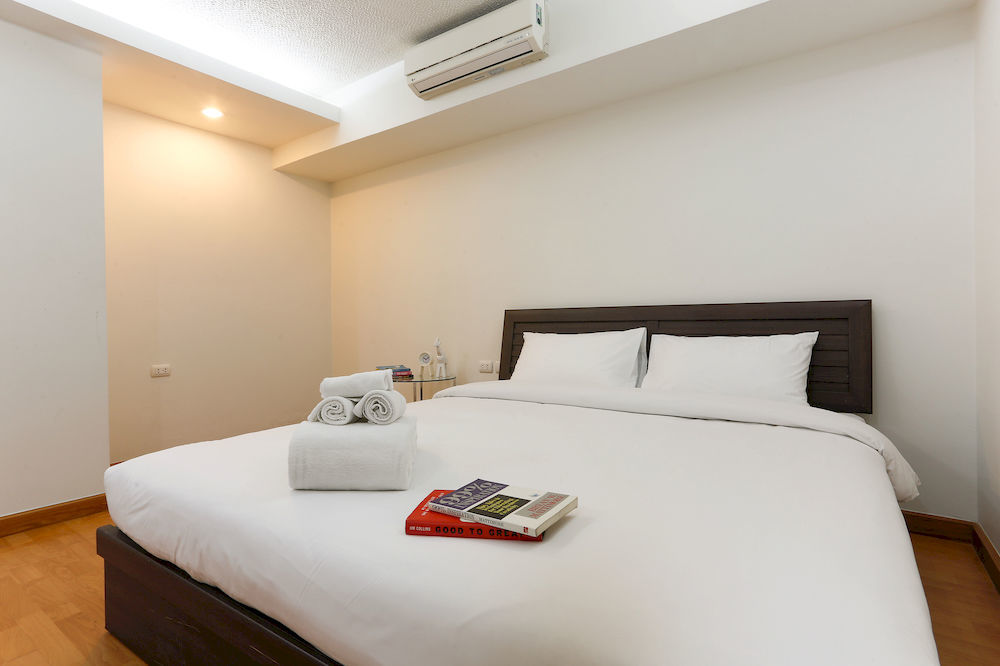The Capital Resort @ Sukhumvit 50 Bangkok Luaran gambar A bedroom at a hotel in Bangkok, Thailand
