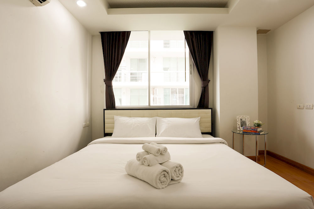 The Capital Resort @ Sukhumvit 50 Bangkok Luaran gambar A bedroom at a hotel