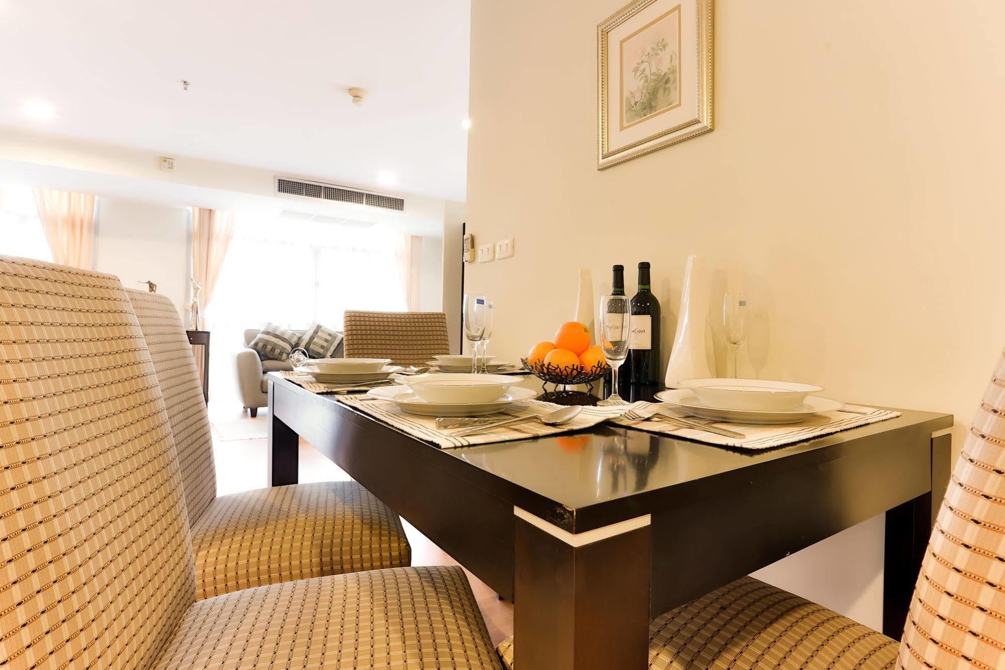 The Capital Resort @ Sukhumvit 50 Bangkok Luaran gambar A dining room