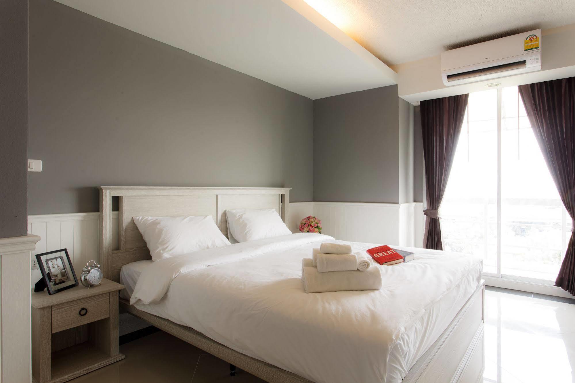 The Capital Resort @ Sukhumvit 50 Bangkok Luaran gambar A bedroom in a hotel