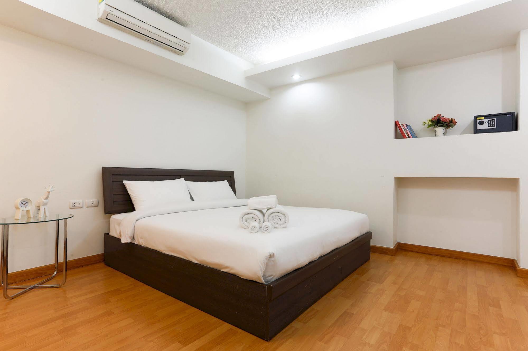 The Capital Resort @ Sukhumvit 50 Bangkok Luaran gambar A bedroom at the hotel